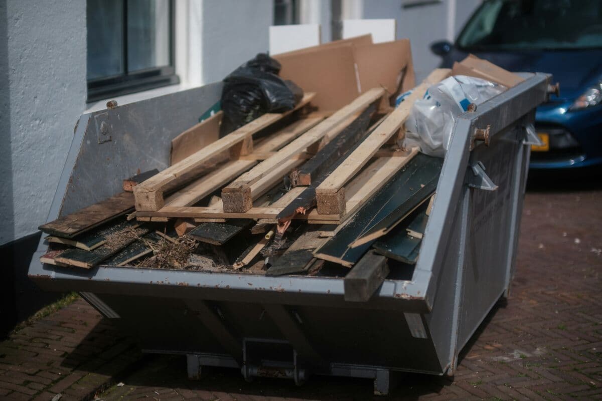 Bulk dumpster pickup at apartment community